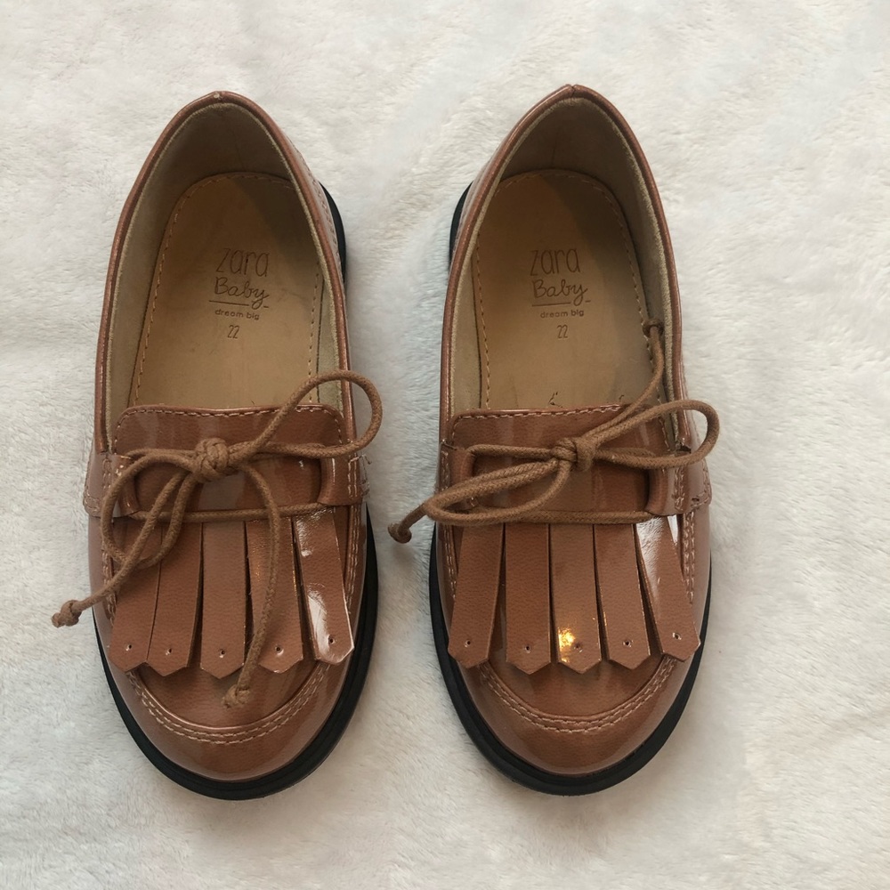 Zara Girls Neutral Patent Loafers size 6